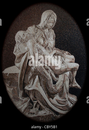 Interprétation en mosaïque de la Pietà sculptée par Michel-Ange, installé dans la Basilique Saint Pierre au Vatican, en Italie. Banque D'Images