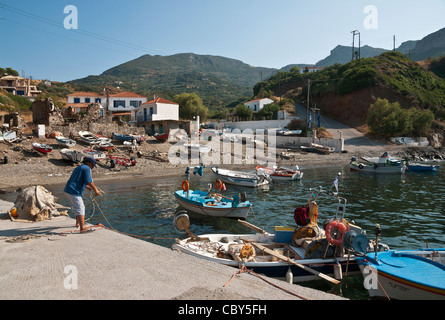 Le petit port en dessous du village de Velanidia sur la télécommande Vatika Péninsule, Laconie, Péloponnèse, Grèce de l'est du sud Banque D'Images