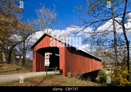 Le pont couvert sur James Graham Creek dans la région de Jennings Comté (Indiana) Banque D'Images