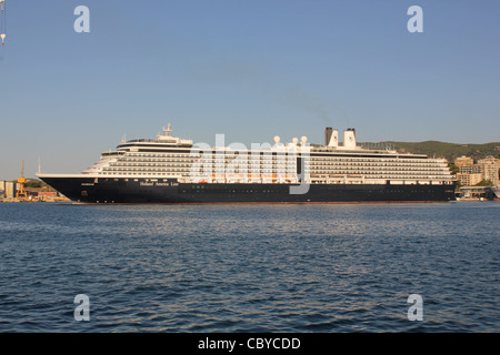 Bateau de croisière Holland America Noordam' 'arrivée tôt le matin au cours d'une visite régulière au port de Palma de Majorque Banque D'Images