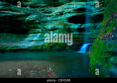 Wildcat Falls à Starved Rock State Park dans l'Illinois. Banque D'Images