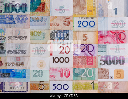 Close-up shot de divers billets de partout dans le monde Banque D'Images