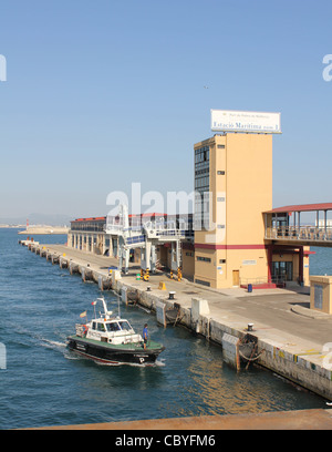 Lancement pilote stationnement haut près de 'Estacio Maritima num 1' dans le port de Palma de Majorque, Iles Baléares, Espagne. 25 juin 2011. Banque D'Images