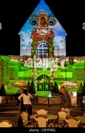 La décoration lumineuse DE LA FAÇADE DE LA CHAPELLE SAINT-ETIENNE, BEAUNE, CÔTE D'OR (21), bourgogne, france Banque D'Images