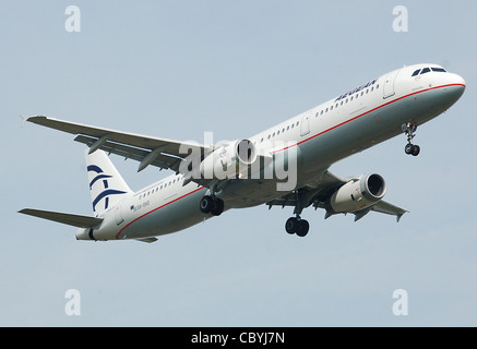 Aegean Airlines Airbus A321-200 (SX-DVO) atterrit à l'aéroport Heathrow de Londres, Angleterre. Banque D'Images