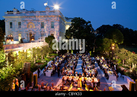 Vue de l'Etat le dîner en l'honneur de la Chancelière Angela Merkel d'Allemagne, et son mari, le Dr Joachim Sauer du toit au-dessus du bureau ovale 7 juin 2011 à Washington, DC. Banque D'Images