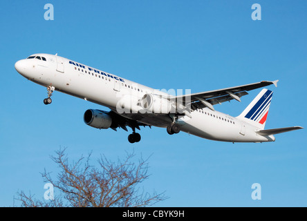 Air France Airbus A321-200 F-GTAL) Terres à l'aéroport Heathrow de Londres, Angleterre. Banque D'Images