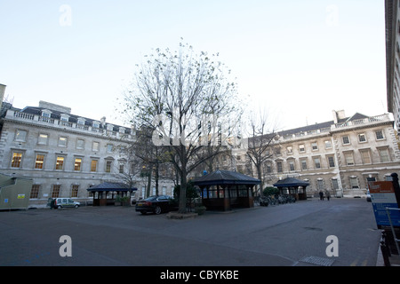 St Bartholomew's Hospital square et Building London England uk united kingdom Banque D'Images