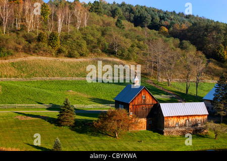 Sleepy Hollow Farm (Ferme gris) sur le chemin Ridge dans le Vermont. Banque D'Images