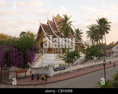 Une vue de Haw Pha Bang (the Golden Hall) à Luang Prabang, Laos. Banque D'Images