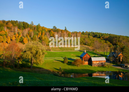 Sleepy Hollow Farm (Ferme gris) sur le chemin Ridge dans le Vermont. Banque D'Images
