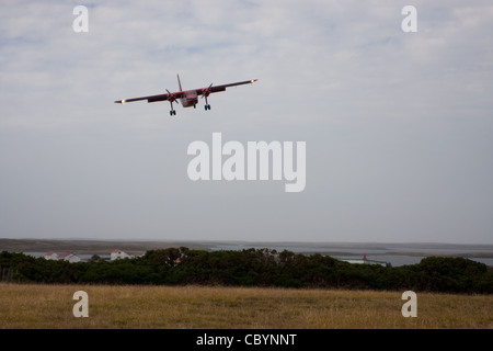 FIGAS light avion de passagers à l'atterrissage à Darwin, Îles Falkland Banque D'Images