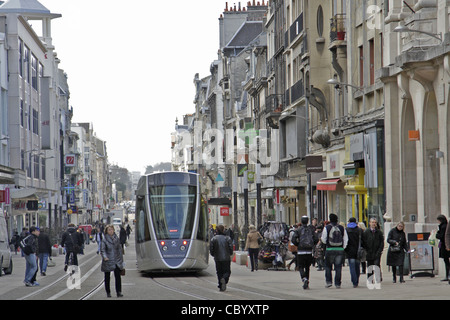 Le nouveau tramway MIS EN SERVICE EN AVRIL 2011, Reims, Marne (51), Champagne-ardenne, FRANCE Banque D'Images