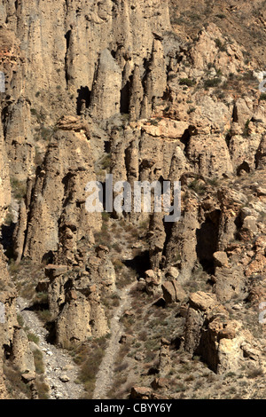 Piliers de la terre dans la vallée du Zéravchan Yagnob, gamme, Pamiro-Alay, Tadjikistan Banque D'Images