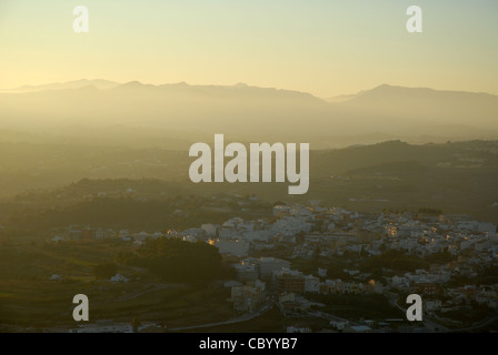 En fin de soirée sur Benitatchell à la Sierra Bernia Montagne, Marina Alta, Province d'Alicante, Communauté autonome de Valence, Espagne Banque D'Images