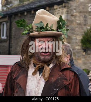 Membre de la penny Plain Theatre Company performing 'Hardcastle's Christmas Capers' à Skipton. Banque D'Images