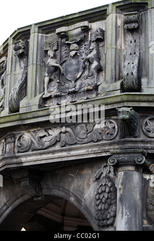 Sculptures en grès faisant partie du Mercat Cross en centre-ville d'Aberdeen, Écosse, Royaume-Uni Banque D'Images