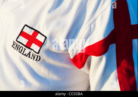 Logo drapeau angleterre sur une chemise. Croix de Saint George Banque D'Images