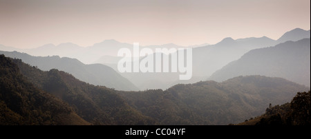 L'Inde, de l'Arunachal Pradesh, paysage montagneux au-dessus de Ziro in early morning light Banque D'Images