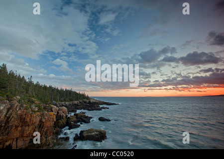 Vue de la côte sur la péninsule de Schoodic à Acadia National Park, Maine, USA Banque D'Images