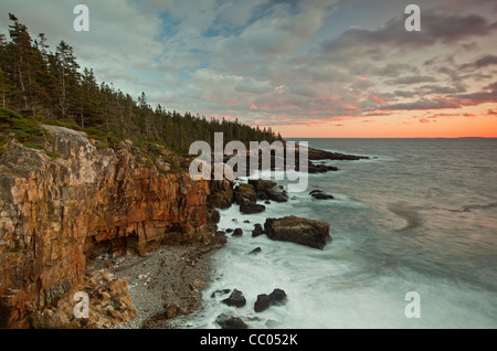 Vue de la côte sur la péninsule de Schoodic à Acadia National Park, Maine, USA Banque D'Images