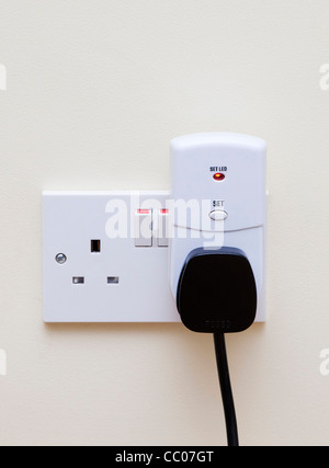 Contrôleur à distance pour contrôler l'appareil électrique branché dans une prise murale alimentation secteur Banque D'Images