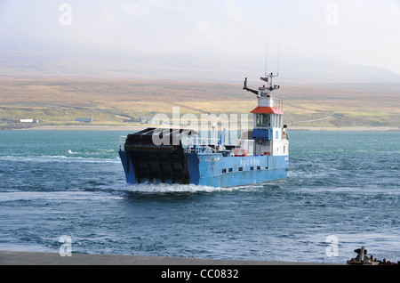 Pour Islay Jura car-ferry, dans les îles écossaises Port Askaig sur Islay à Feolin Jura Banque D'Images