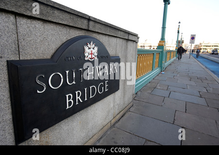 Southwark Bridge sur la tamise Londres Angleterre Royaume-Uni Royaume-Uni Banque D'Images