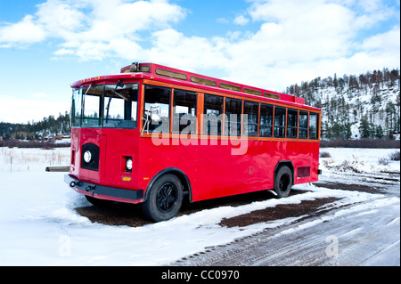 Un vintage red bus utilisé aujourd'hui pour le transport des touristes au cours de visites guidées. Banque D'Images