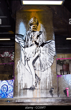 Banksy. Le pape comme Marilyn Munroe, au Festival de Londres 2008 canettes Banque D'Images