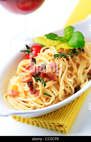 Plat de pâtes italiennes - Spaghetti alla carbonara Banque D'Images