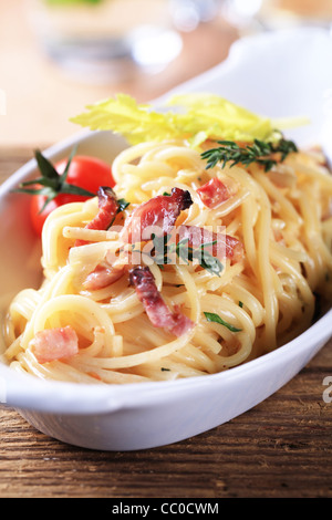 Plat de pâtes italiennes - Spaghetti alla carbonara Banque D'Images