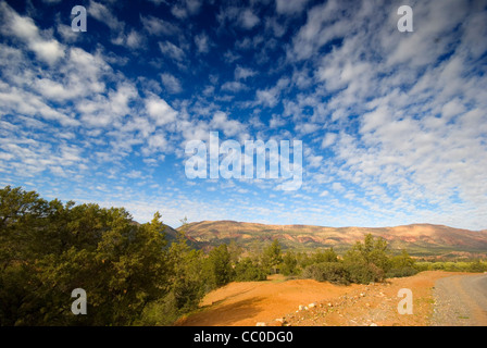 Vue panoramique de la partie inférieure de l'Atlas dans le sud du Maroc, l'Afrique du Nord Banque D'Images