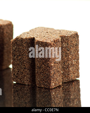 Cubes de bouillon de bœuf sur une plaque d'argent Banque D'Images