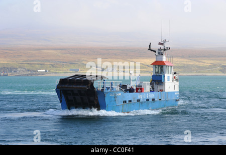 Pour Islay Jura car-ferry, dans les îles écossaises à Port Askaig sur Islay à Feolin Jura Banque D'Images