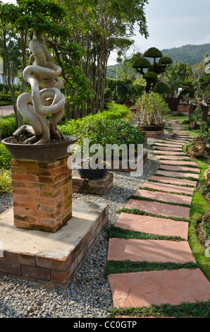 Chemin de torsion et de tronc d'arbre au jardin horticole internationale bonzai à Exposition à Chiang Mai Thaïlande Banque D'Images