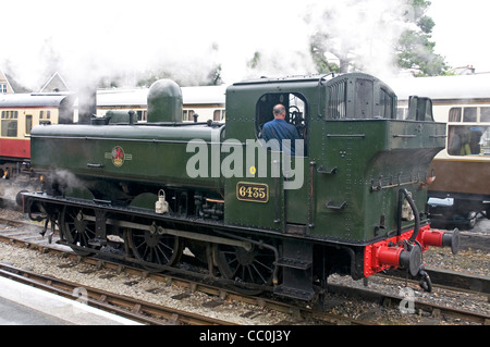 Classe GWR 64xx 0-6-0PT locomotive à vapeur station générale de Bodmin. Banque D'Images