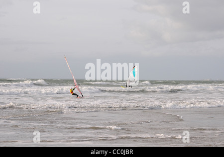 Sports nautiques au large de West Wittering Beach Banque D'Images