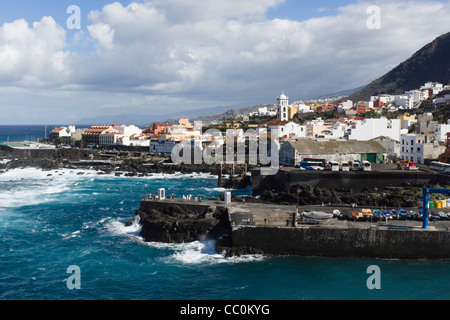 Garachico, Tenerife - côte nord port de mer. Vue de la ville depuis l'Emigrant's Monument. Banque D'Images