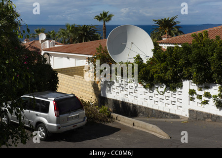 L'île du crabe - villa exclusive développement entre Los Gigantes et Puerto de Santiago, Ténérife. Antenne Satellite et une voiture. Banque D'Images