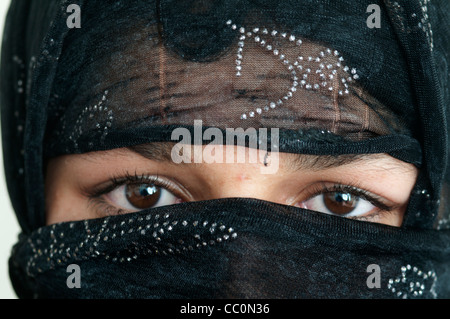 Kaboul. Hawca abri sécuritaire pour les femmes. Une jeune femme qui a fui la violence dans sa maison a été donnée à l'abri dans un refuge pour femmes Banque D'Images