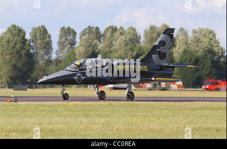 Aero L-39 Albatros jet l'un des le Breitling Jet Team est la plus grande équipe de voltige aérienne civile afficher en Europe. Banque D'Images