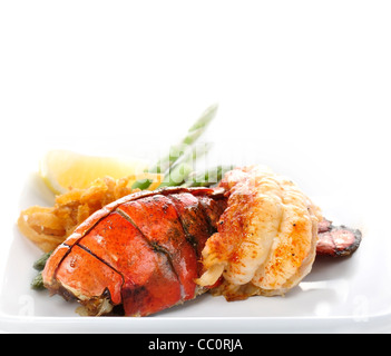 Queue de homard grillé servi avec asperges et l'Oignon Banque D'Images