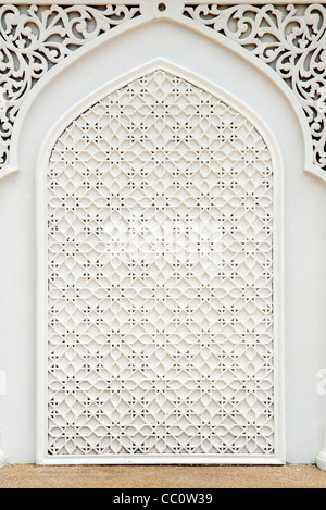 Un exemple de conception islamique dans le béton coulé sur un bâtiment à Terengganu, Malaisie. Banque D'Images