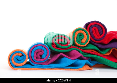 Plusieurs rouleaux de tissu coloré chaussettes Banque D'Images