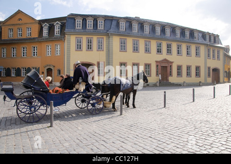 Le transport en face de l'ancienne résidence de Johann Wolfgang Goethe, Musée National Goethe, Weimar, Thuringe, Allemagne, Europe Banque D'Images