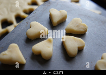 SONY DSC , pâte à biscuit en forme de coeur (shortbread) avant la cuisson. Banque D'Images