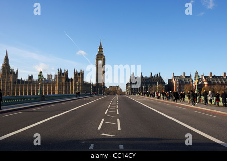 Le pont de Westminster à l'égard du palais de Westminster, chambres du parlement buildings Londres Angleterre Royaume-Uni Royaume-Uni Banque D'Images