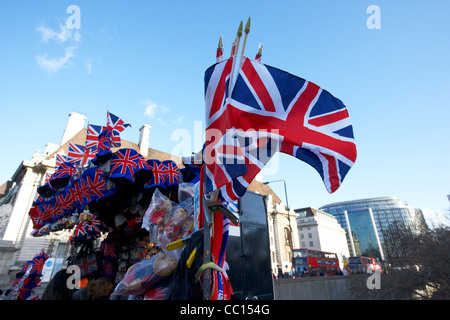 Drapeaux de l'union jacks sur décrochage souvenirs London England uk united kingdom Banque D'Images
