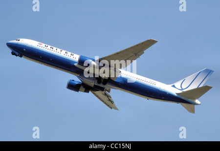 United Airlines Boeing 767-300ER (N649UA), décollant de l'aéroport London Heathrow. Banque D'Images